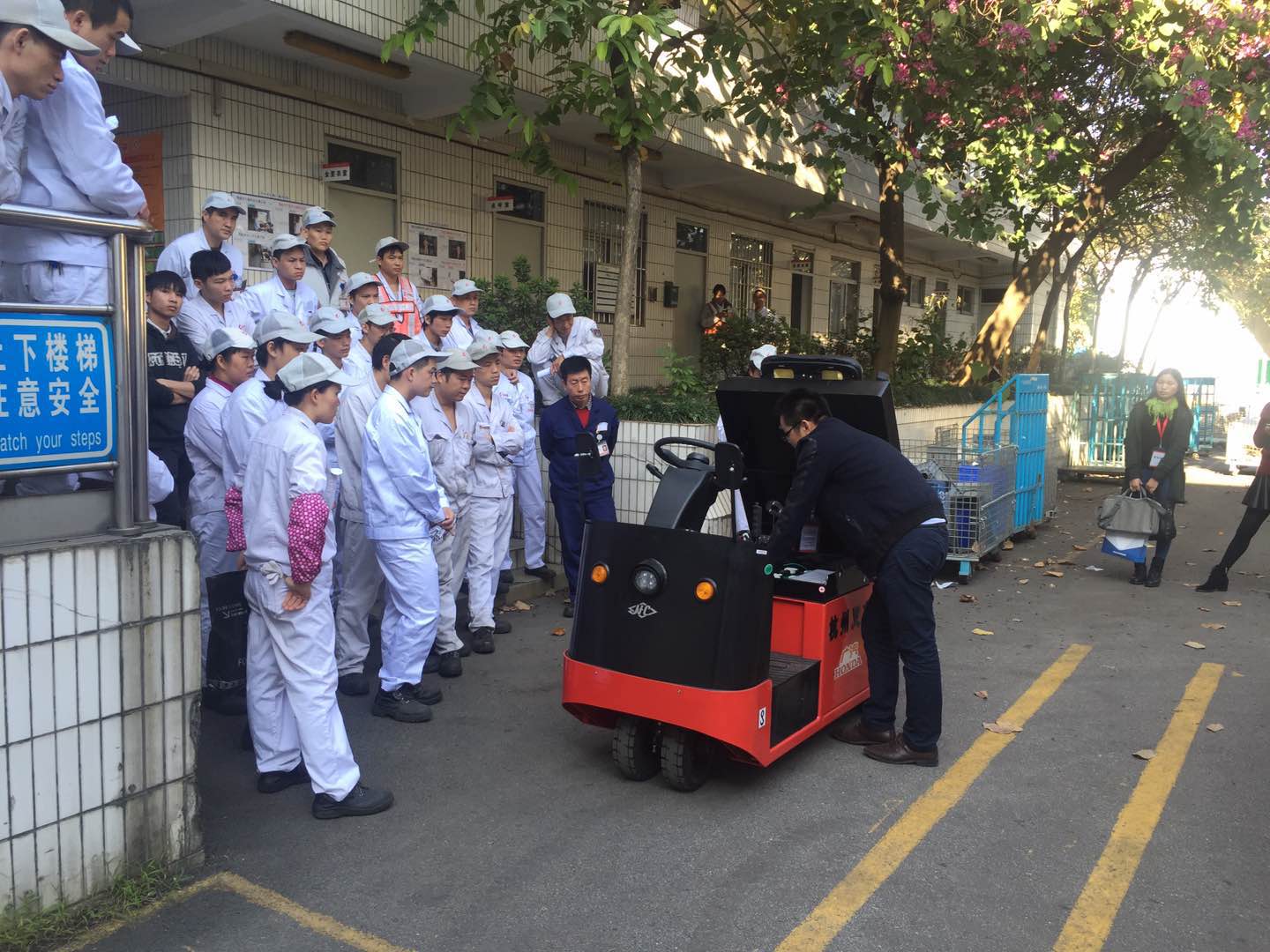 杭州叉車在廣汽本田進(jìn)行牽引車維護(hù)保養(yǎng)知識(shí)培訓(xùn)