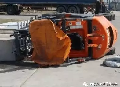 杭州叉車提醒您：叉車傷人事故高發(fā)，出門在外，注意安全！
