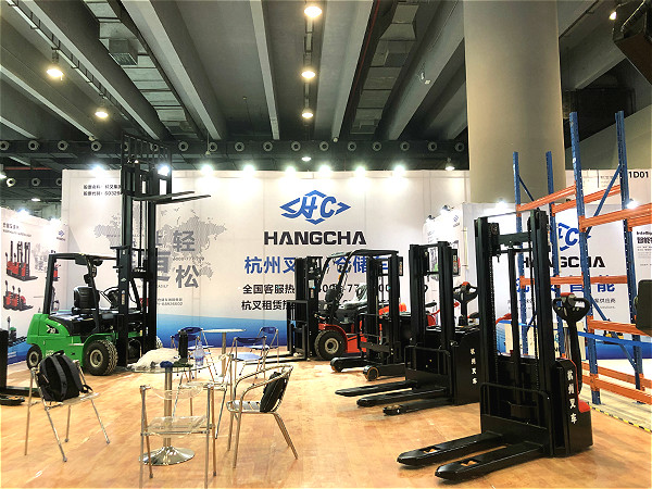 為什么這里人山人海？因?yàn)楹疾鎱⒓恿宋锪餍袠I(yè)的盛會(huì)！