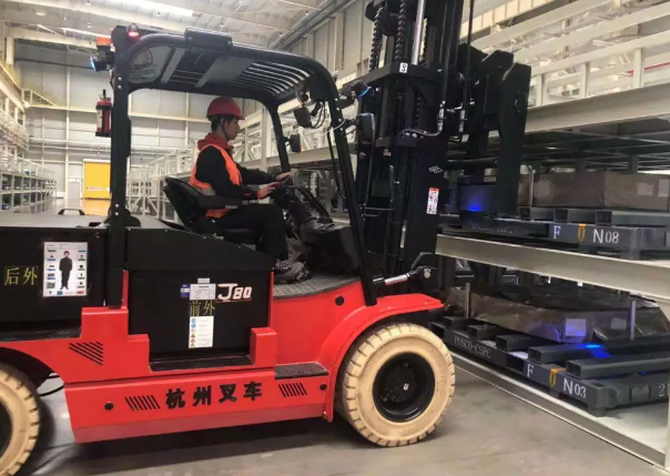 又一批！因為質(zhì)量真的很好，杭叉的電動叉車賣的很火爆！